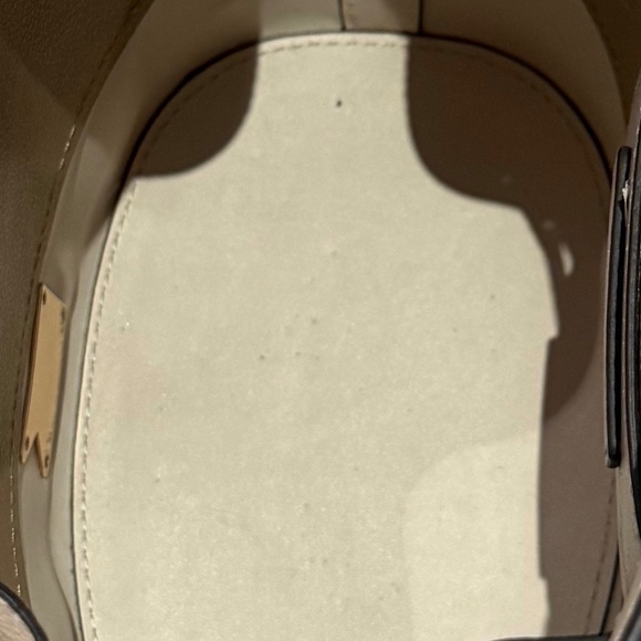 Michael Kors bucket bag - Picture 8 of 9